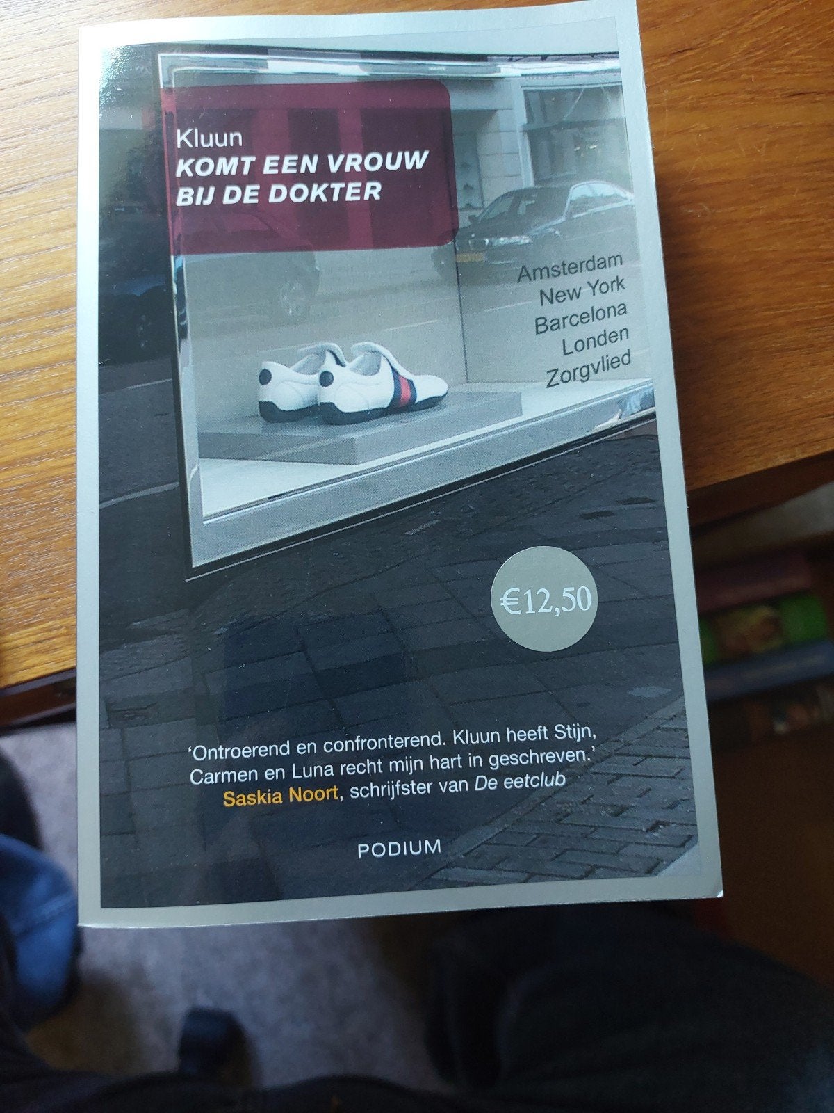 Kluun - Komt een vrouw bij de dokter, Livres, Littérature, Comme neuf, Enlèvement ou Envoi