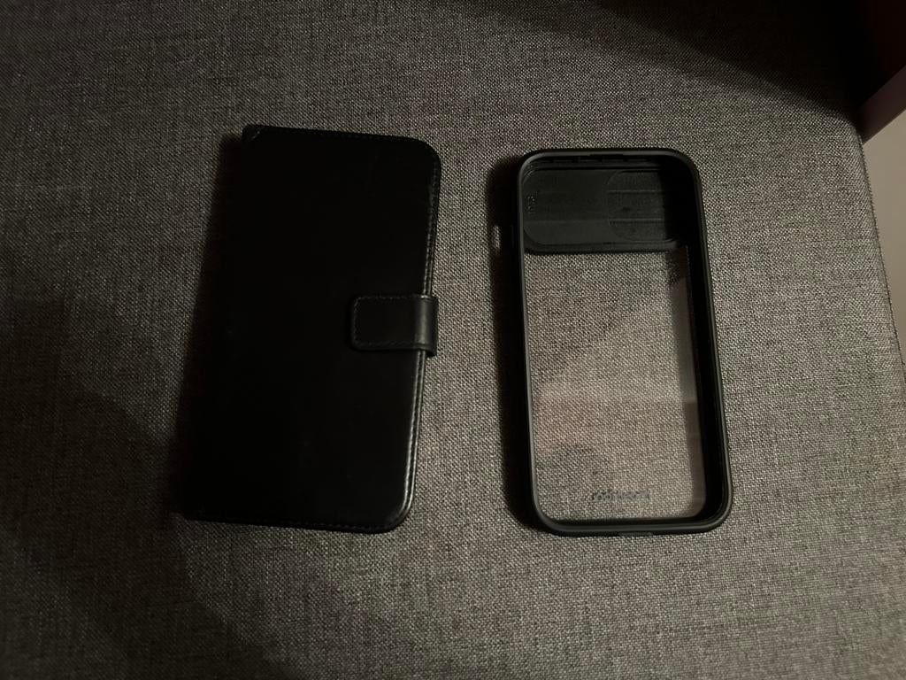 2 iphone 14 hoesjes, Télécoms, Téléphonie mobile | Housses, Coques & Façades | Samsung, Enlèvement, Comme neuf, Autres modèles