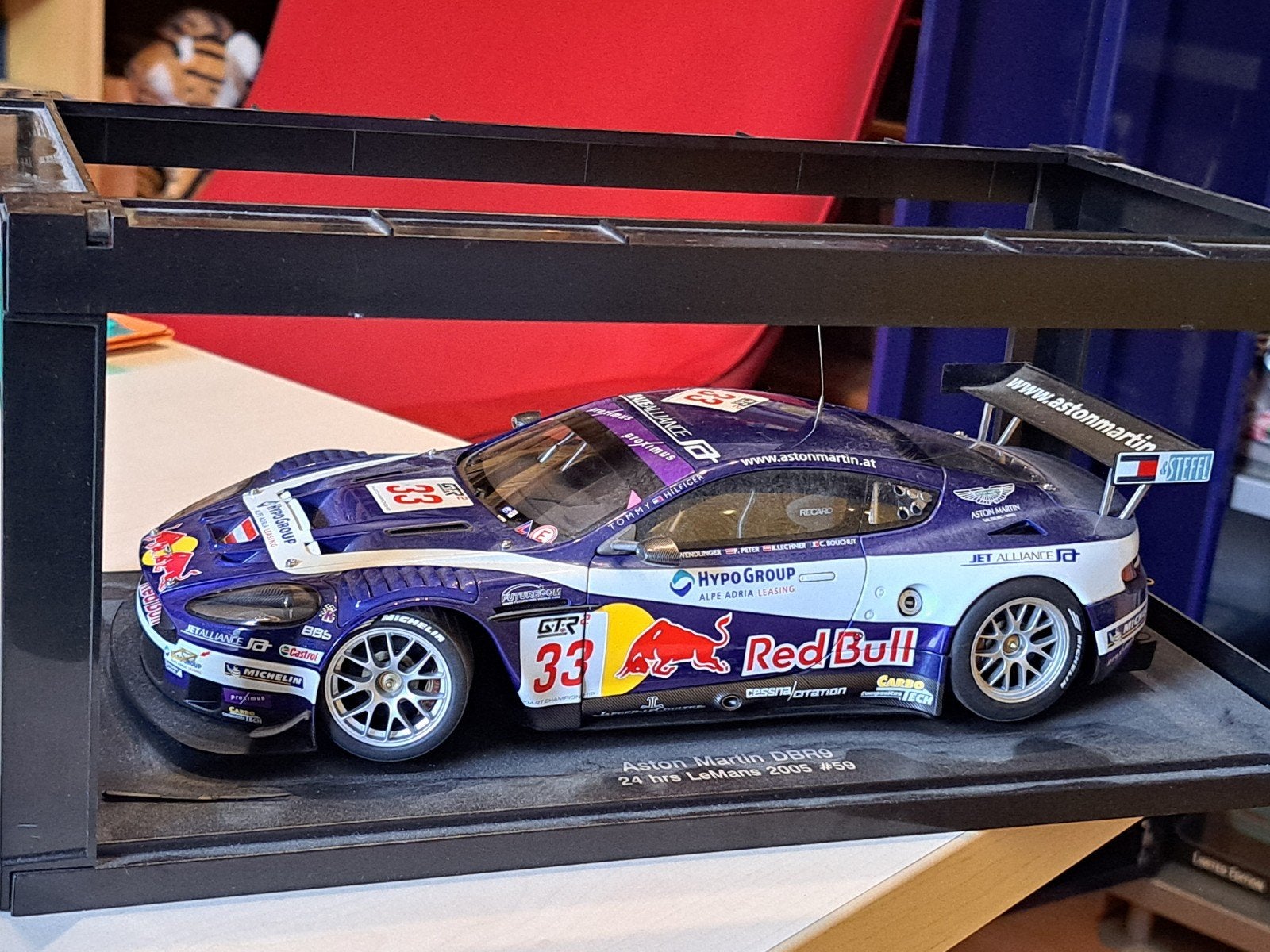 Aston-Martin DBR9 Le Mans Red Bull Autoart 1/18, Enlèvement ou Envoi, Utilisé, Voiture, Autoart