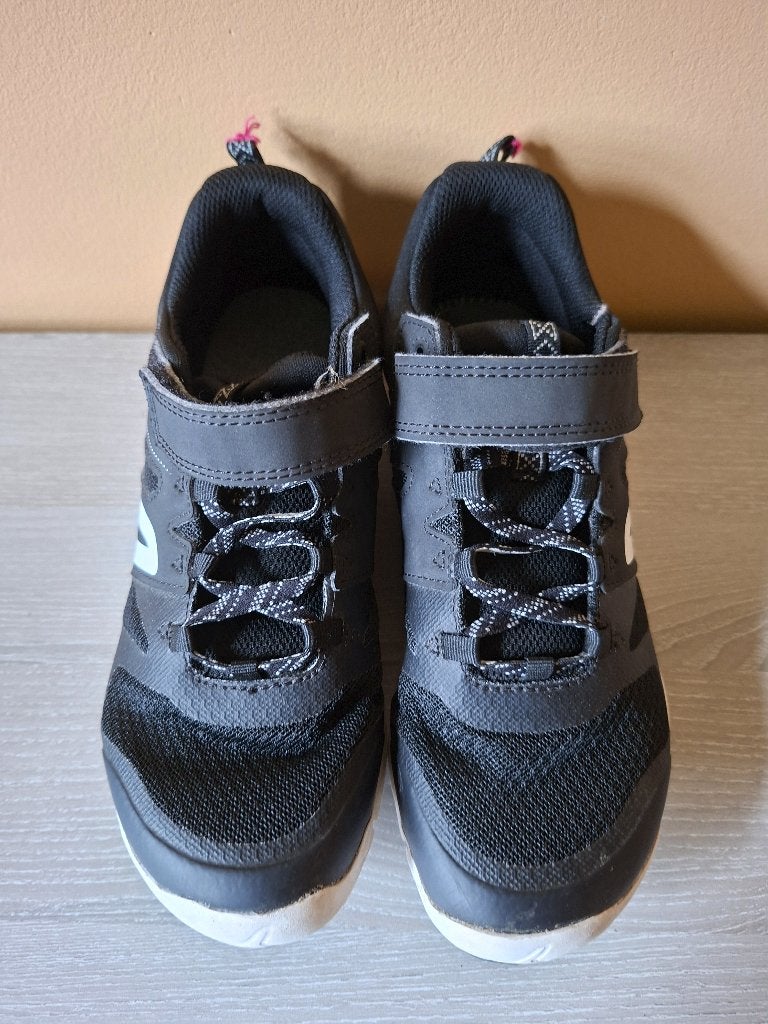 Decathlon Newfeel zwarte sportschoenen 36, Gebruikt, Ophalen of Verzenden, Newfeel, Jongen of Meisje