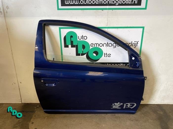 Portière 2portes droite d'un Toyota Yaris (Yaris 1 00-) (8K, -, 3 mois de garantie, Toyota, Utilisé