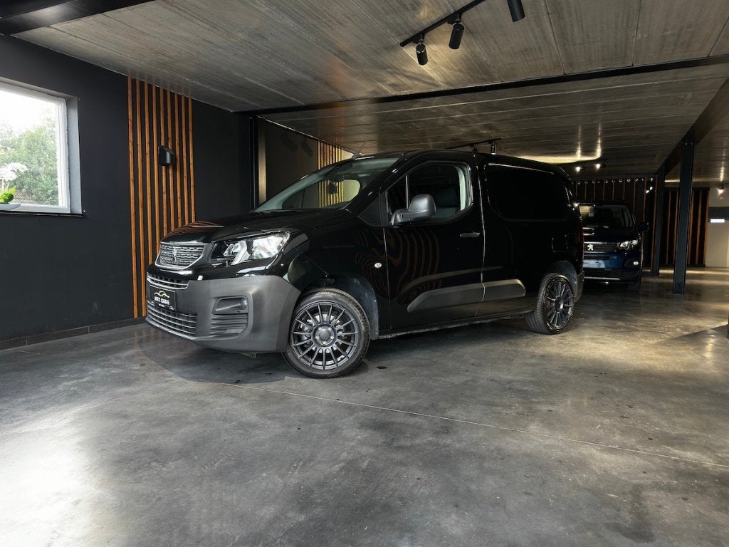 Peugeot Partner 1.2 PureTech L1 | Carplay | AC | Cruise | .., Voorwielaandrijving, Dealer onderhouden, 1199 cc, Zwart