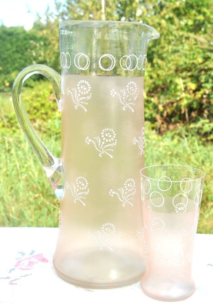 pichet avec un verre en verre soufflet décor émaillé, Antiquités & Art, Enlèvement ou Envoi