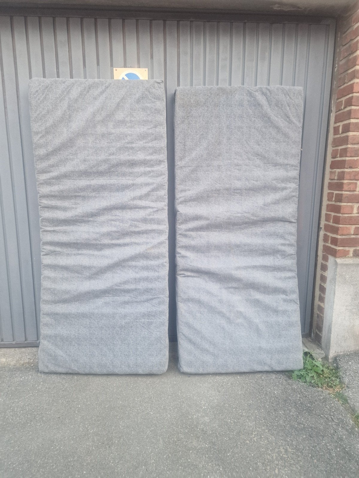 2 matelas gris 90/200cm en bon état, 90 cm, Matelas, Une personne, Enlèvement