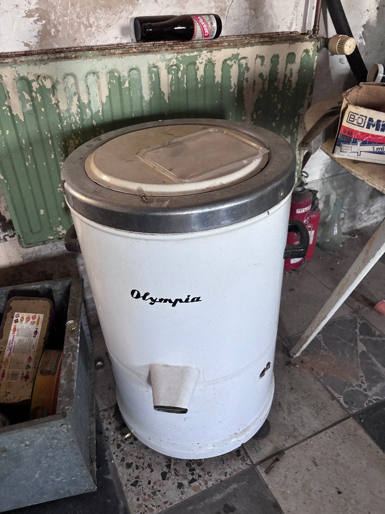 Vintage Olympia wascentrifuge, Enlèvement