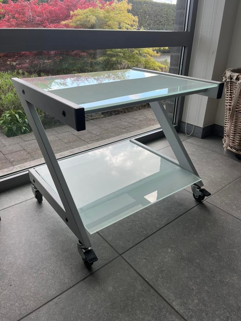 Moderne glazen trolley / bijzettafel op wieltjes melkglas, Huis en Inrichting, Tafels | Bijzettafels, 45 tot 60 cm, Gebruikt, Ophalen of Verzenden