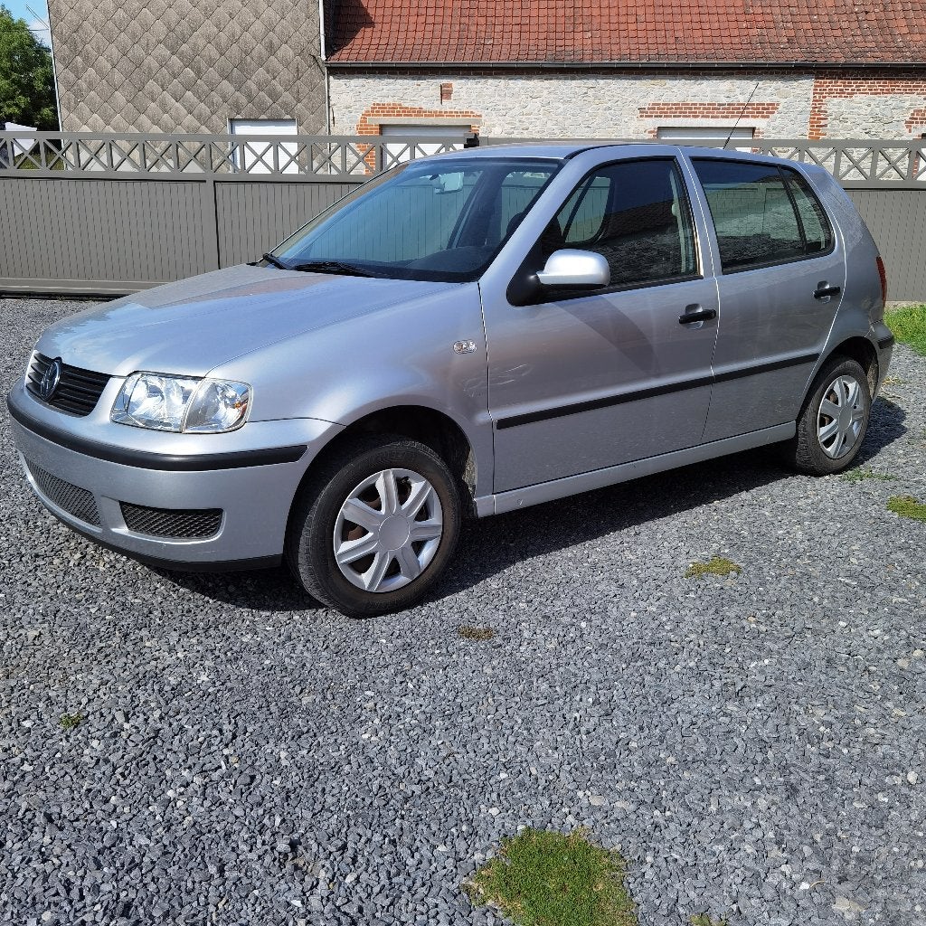 VW POLO 1.4 MPI 60ch du 14/05/2001 avec 122908 KM, Argent ou Gris, 149 g/km, Noir, 5 portes