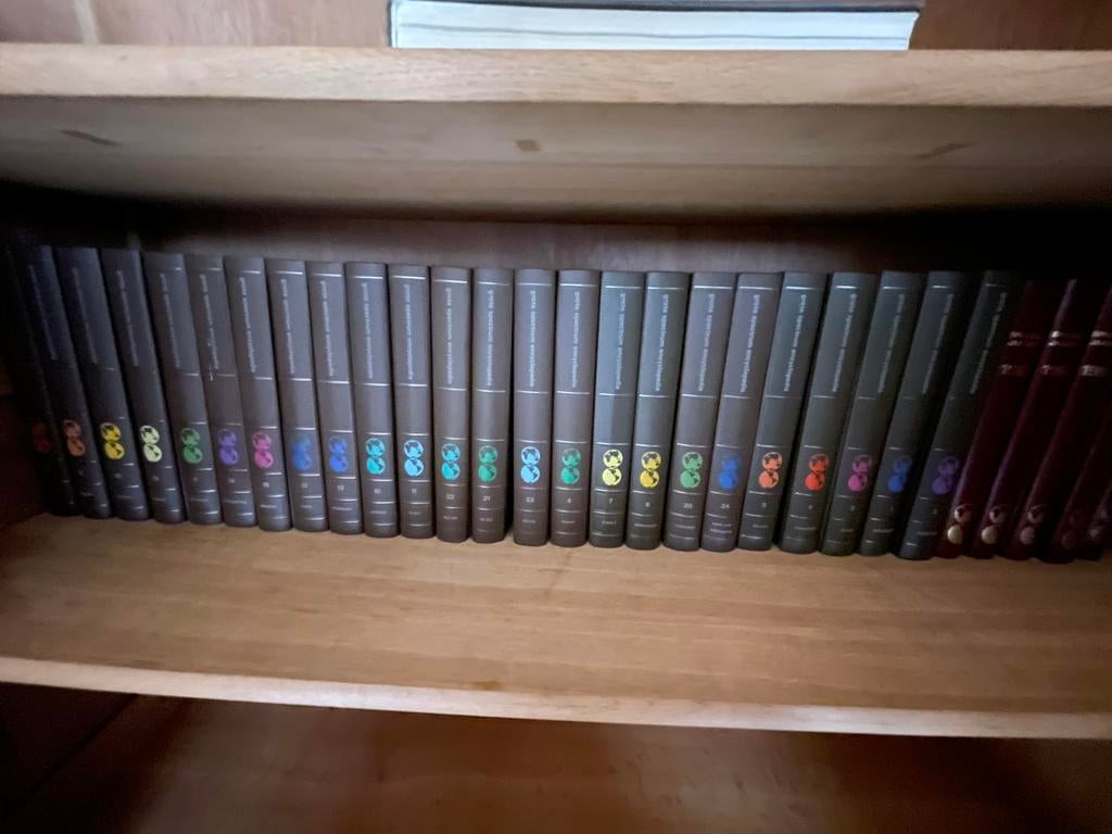 Volledige reeks encyclopedie, Ophalen of Verzenden, Zo goed als nieuw