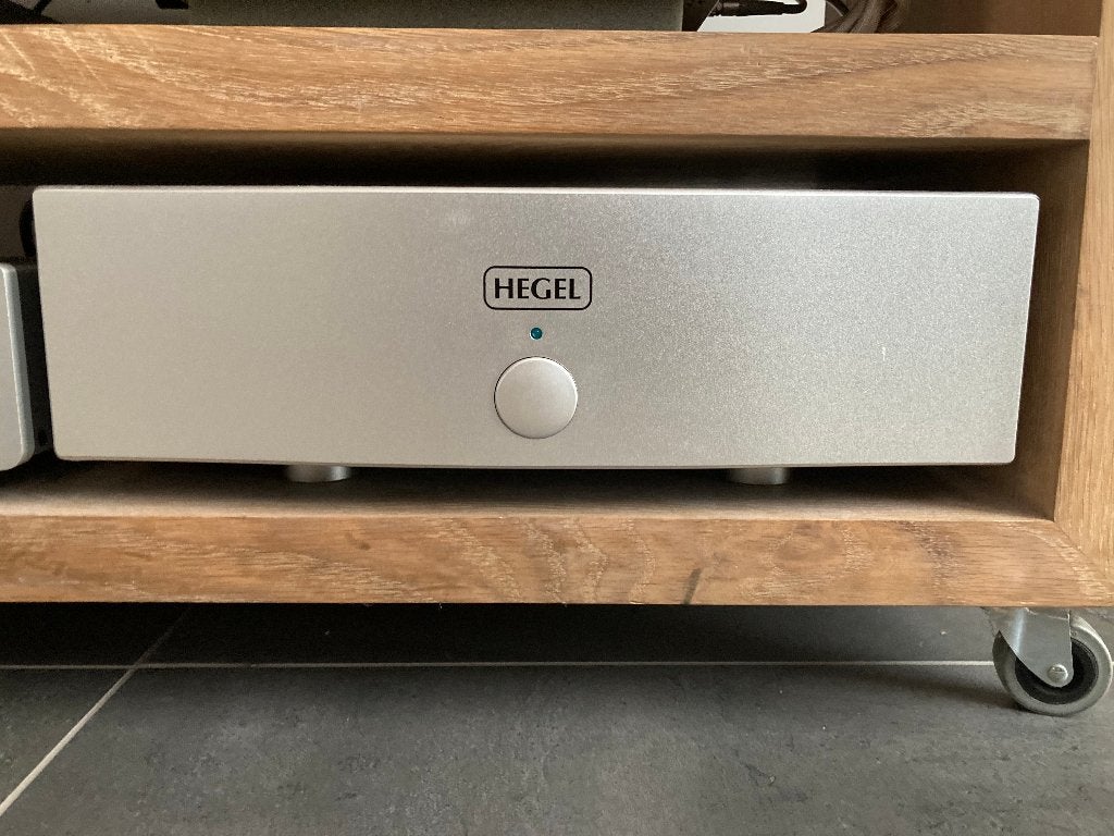 eindversterker hegel H20 - zilver, Enlèvement, Comme neuf, Stéréo, 120 watts ou plus