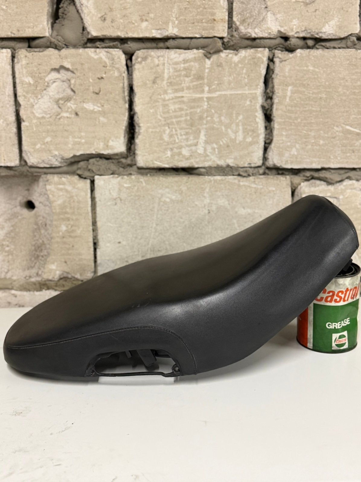 Piaggio zip type 3 / sp98 zadel, Enlèvement ou Envoi, Comme neuf