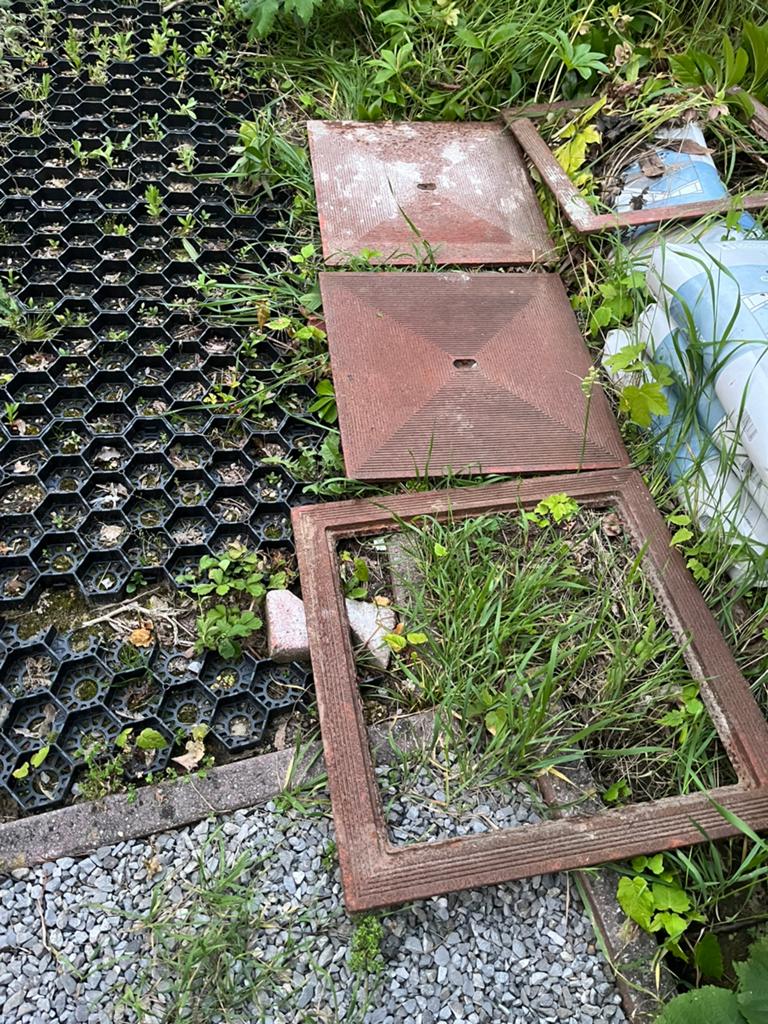 2 x Gietijzer putdeksel 60x60, Ophalen, Zo goed als nieuw