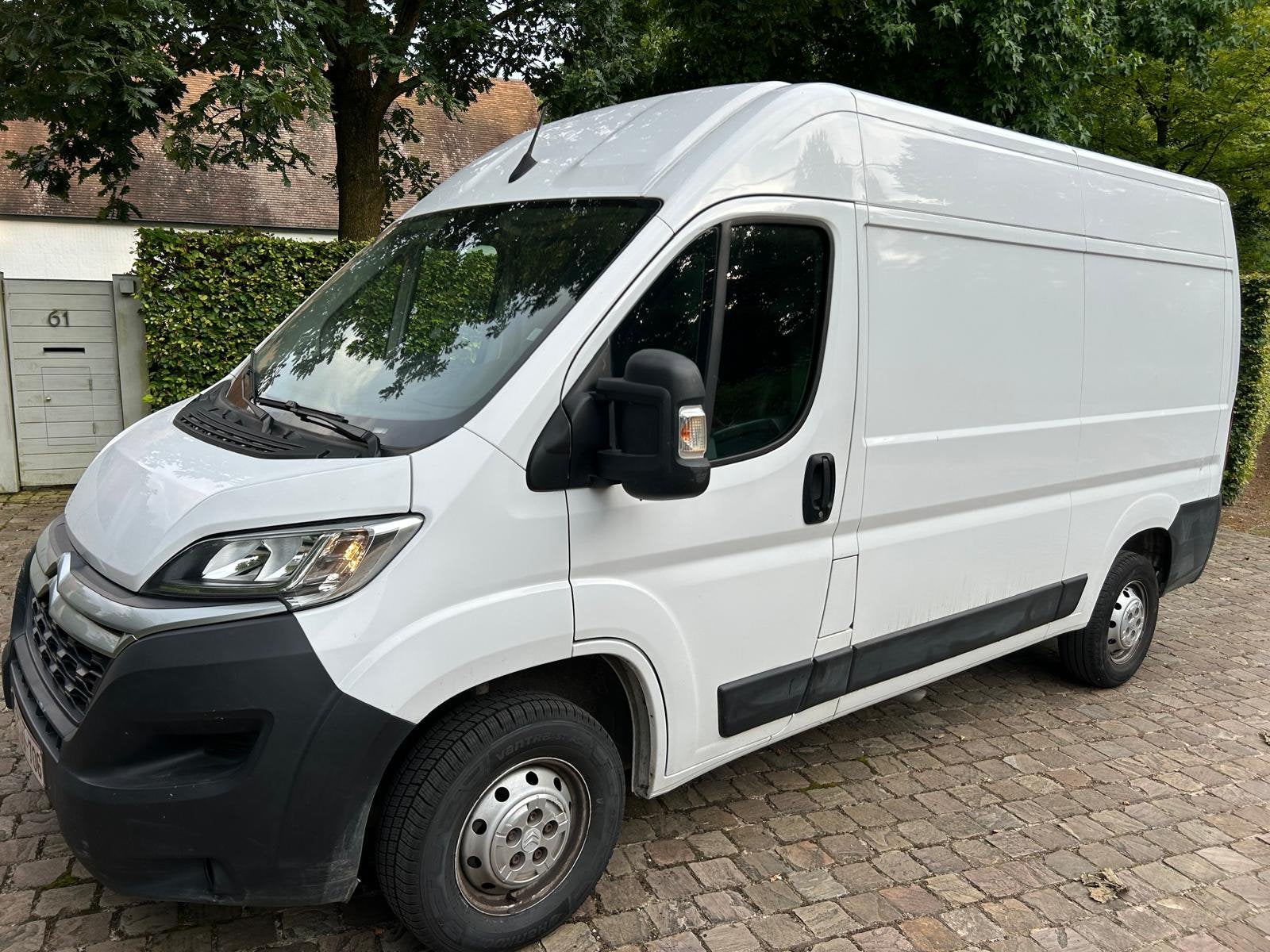 Citroen Jumper 2022 L2H2 99dkm met kasten!, Voorwielaandrijving, Parkeersensor, Stof, Citroën