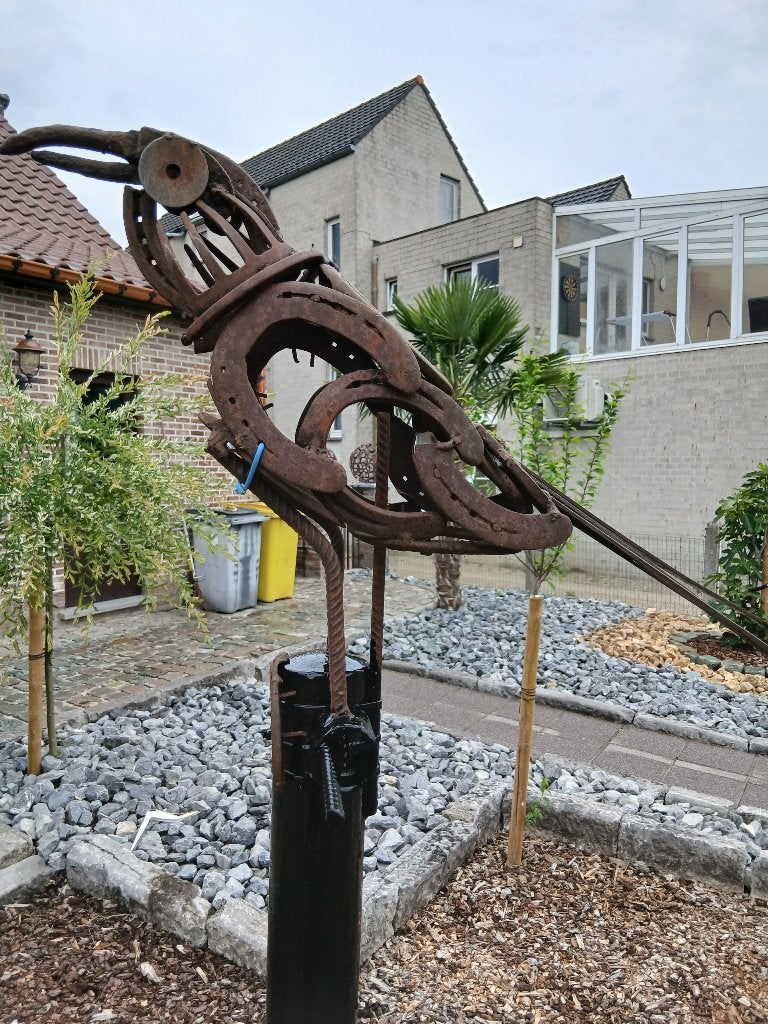 tuinbeeld & kunstwerk ( vogel ) uit hoefijzers gemaakt, Ophalen, Zo goed als nieuw, Metaal, Dierenbeeld