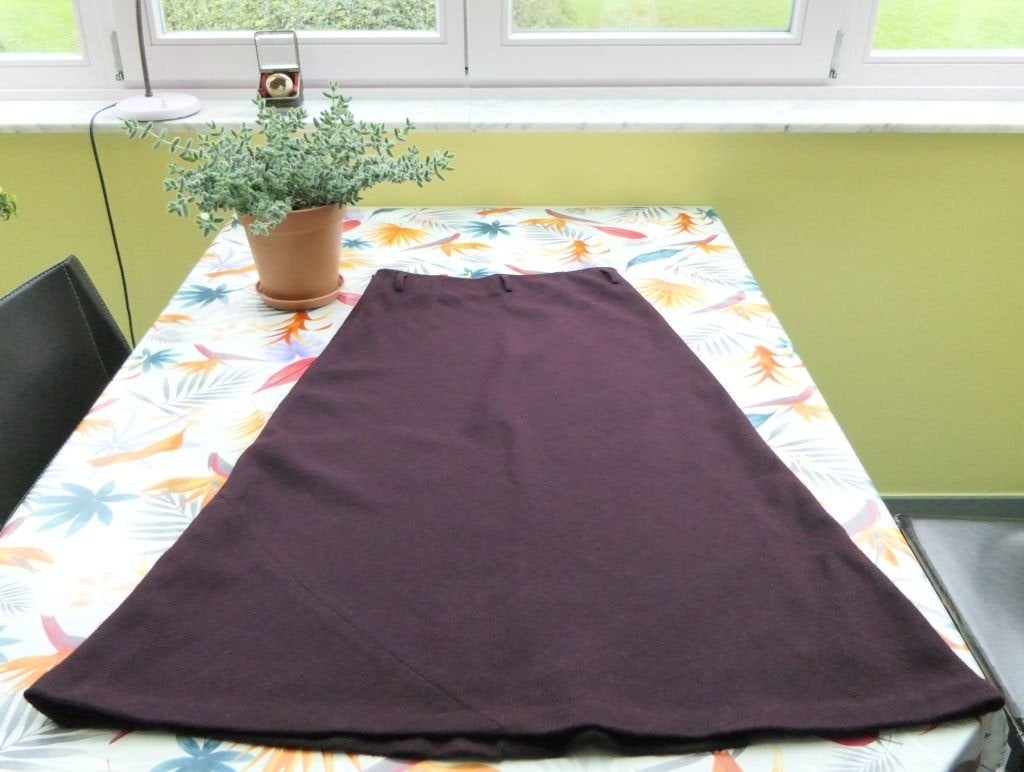 Jupe mauve de la maison Mer du Nord, Enlèvement