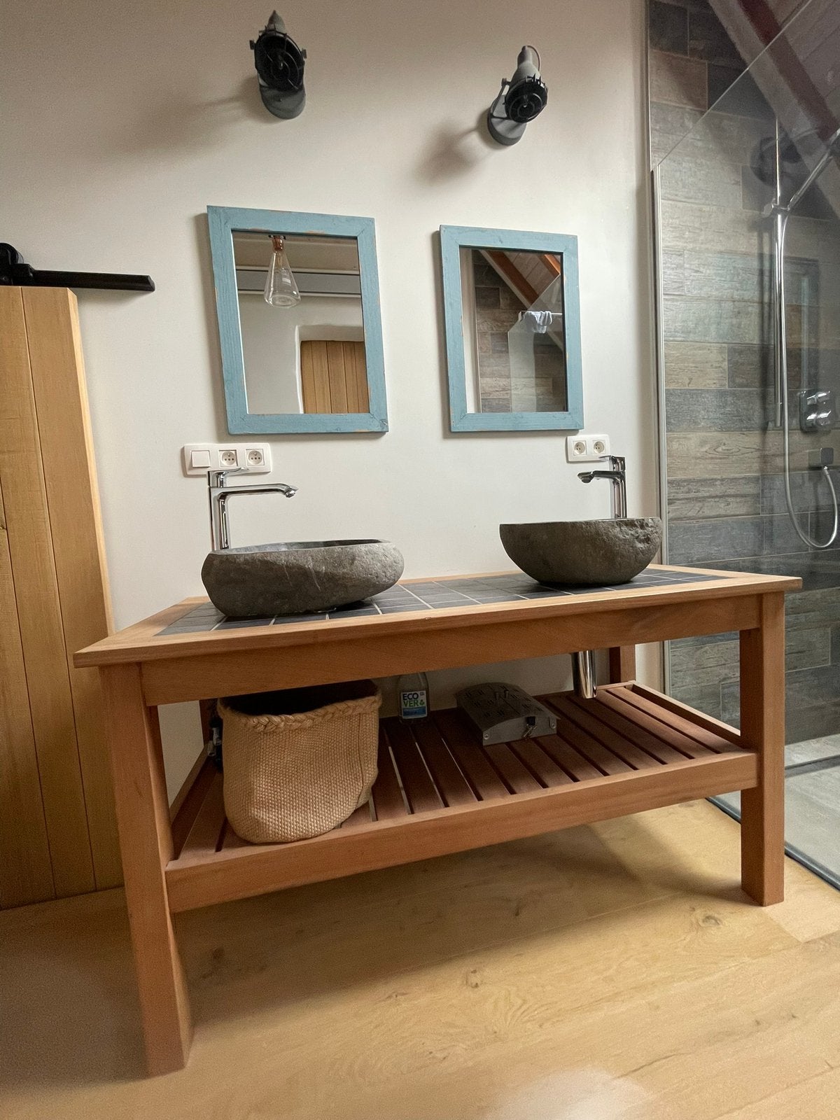 Badkamer meubel met 2 rivierstenen waskomen, Ophalen, Zo goed als nieuw
