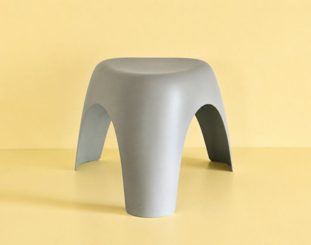 Vitra Gray Elephant Design Stool ontworpen door Sori Yanagi, Antiquités & Art, Enlèvement ou Envoi, Chaise, Plastique, Marqué