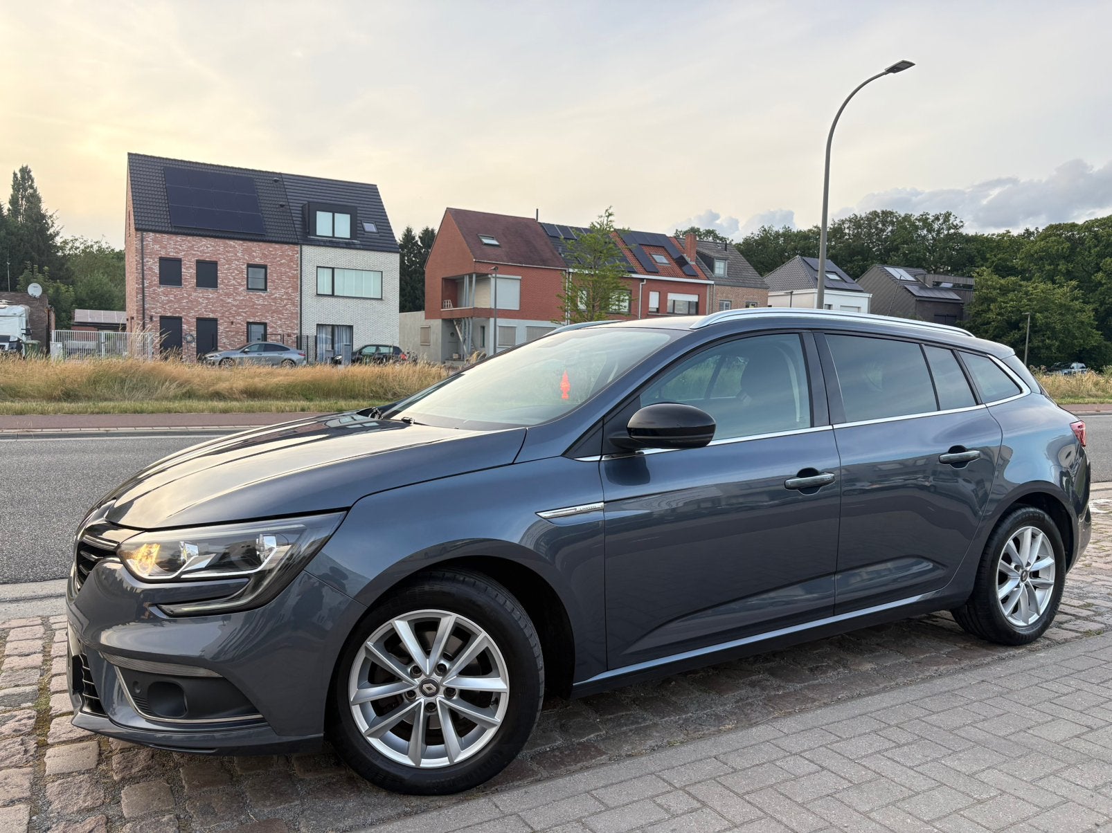 Renault Megane | 12 M Garantie | 2018 | Benzine | 79 Dkm |, Stof, 5 deurs, 97 kW, 122 g/km