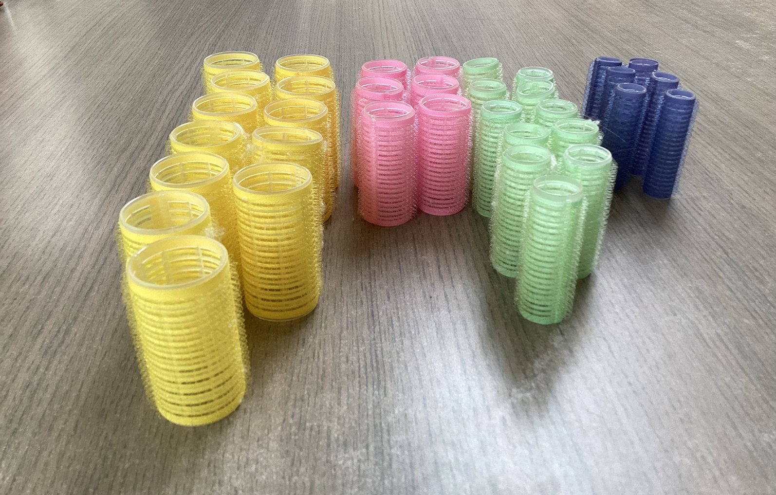 35 rouleaux à cheveux en velcro (4 tailles différentes), Bijoux, Sacs & Beauté, Beauté | Soins des cheveux, Enlèvement, Comme neuf
