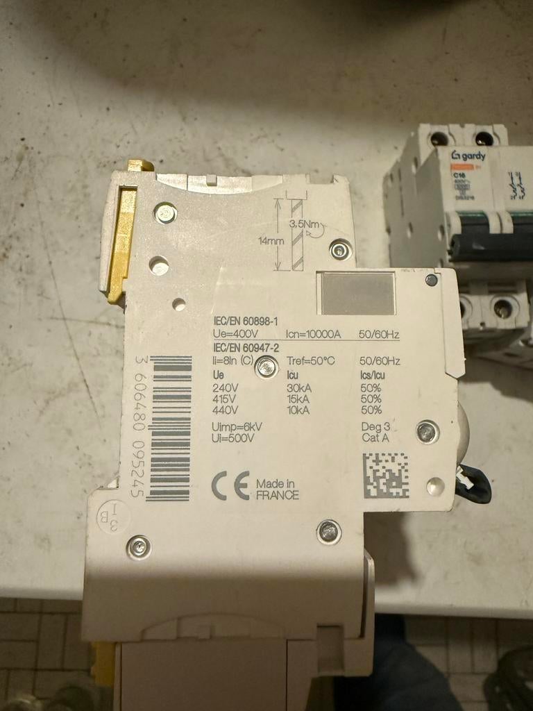 Automatische zekering, Doe-het-zelf en Bouw, Elektriciteit en Kabels, Ophalen, Gebruikt, Schakelaar