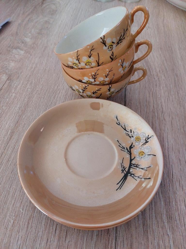 Set 3 kopjes tassen + ondertassen bordjes, Enlèvement ou Envoi, Comme neuf, Porcelaine, Service complet