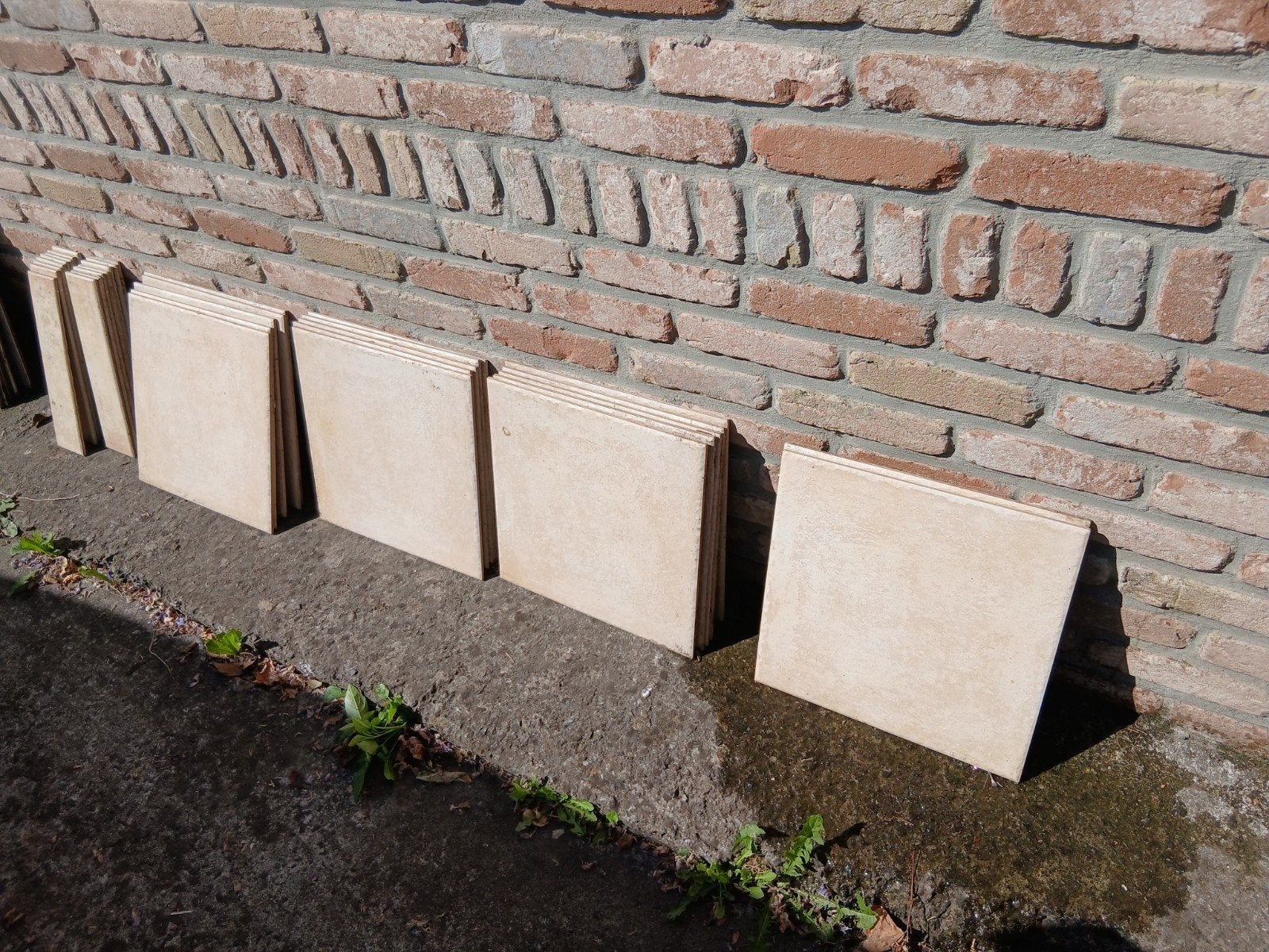 18 carrelages intérieurs 30/30 beige martelé au bord ., Bricolage & Construction, Dalles & Carrelages, Enlèvement