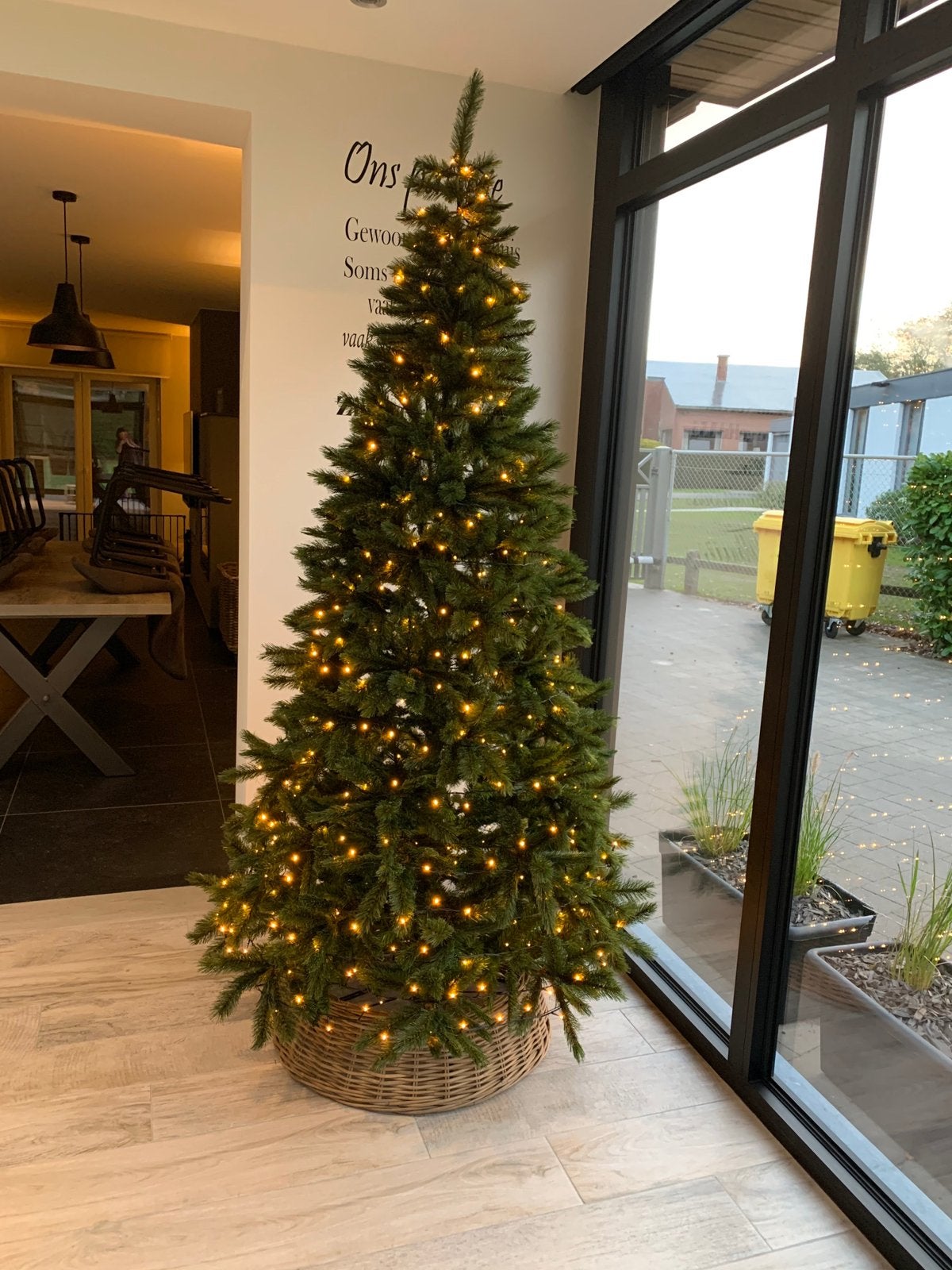Triumph kerstboom forest frosted 230cm met verlichting, Diversen, Ophalen, Zo goed als nieuw