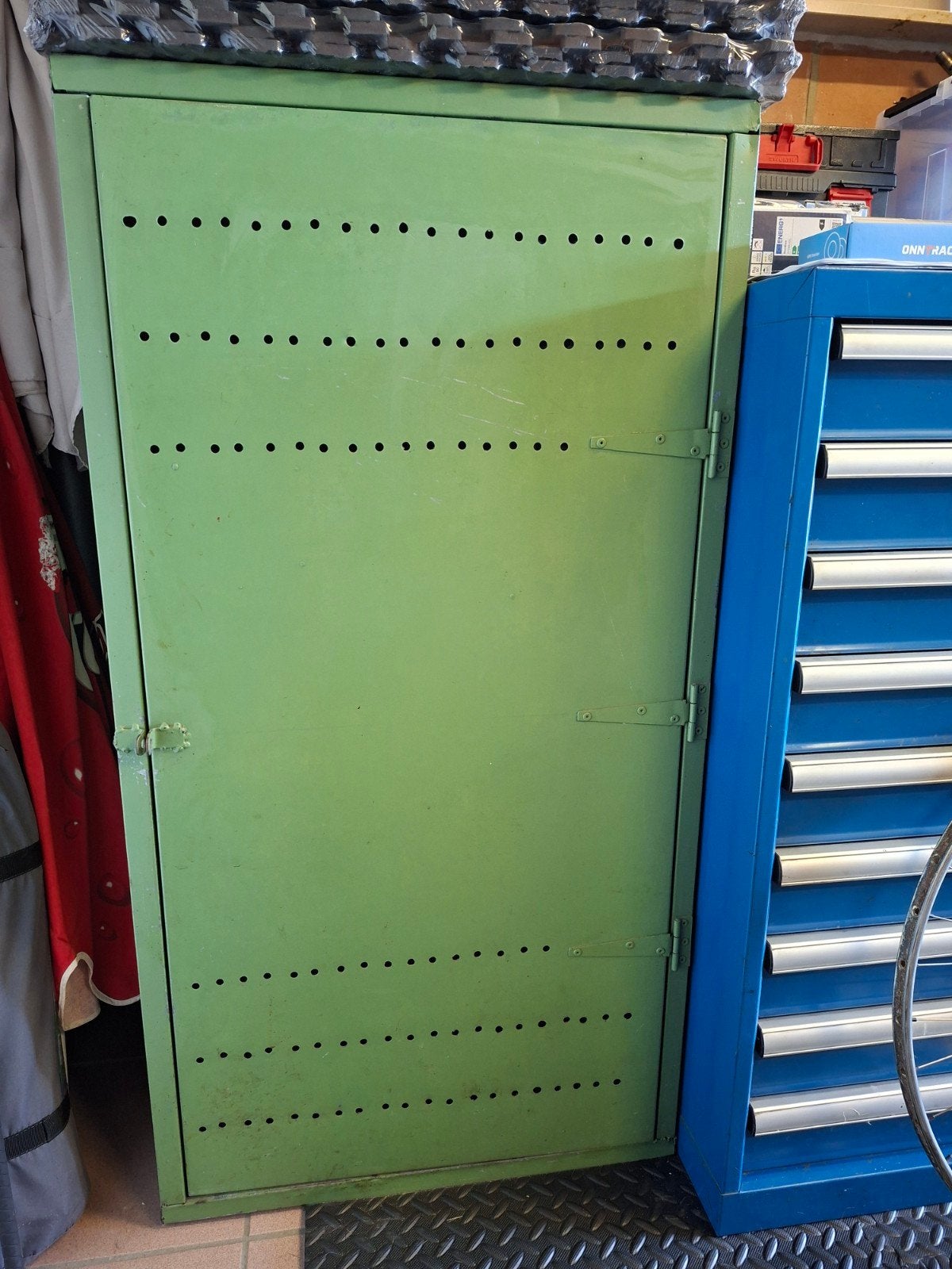 Metalen zadelkast, Dieren en Toebehoren, Ophalen, Gebruikt