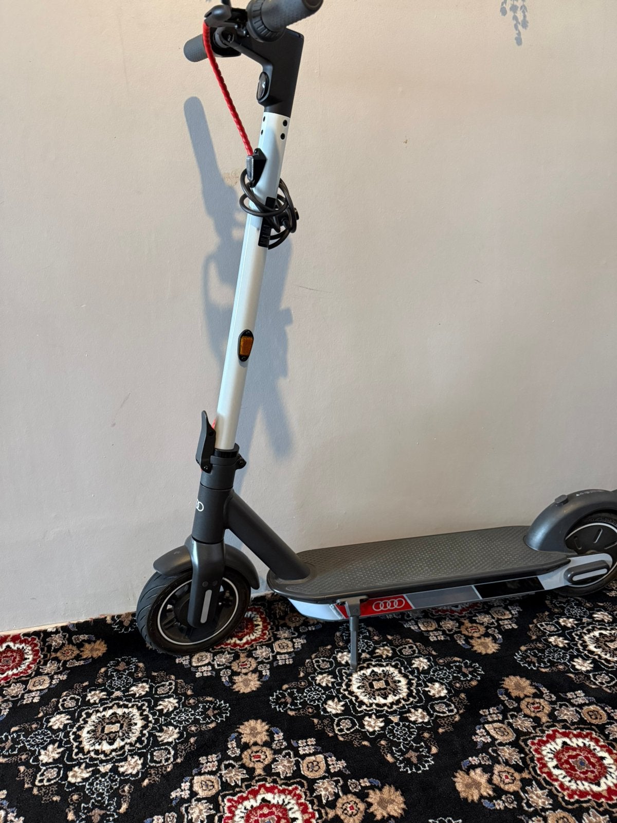Audi Electric Scooter Segway Ninebot G30D, Vélos & Vélomoteurs, Trottinettes, Enlèvement, Comme neuf, Step électrique (E-scooter)