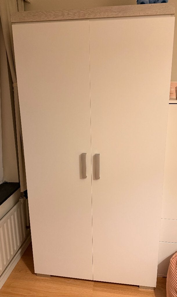 Kledingkast, Ophalen, 100 tot 150 cm, Met plank(en), Zo goed als nieuw