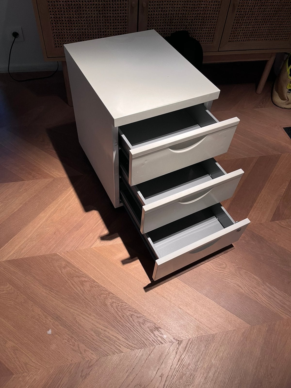 Ladekastje bureau of nachtkastje op wieltjes, Huis en Inrichting, Ophalen, Zo goed als nieuw