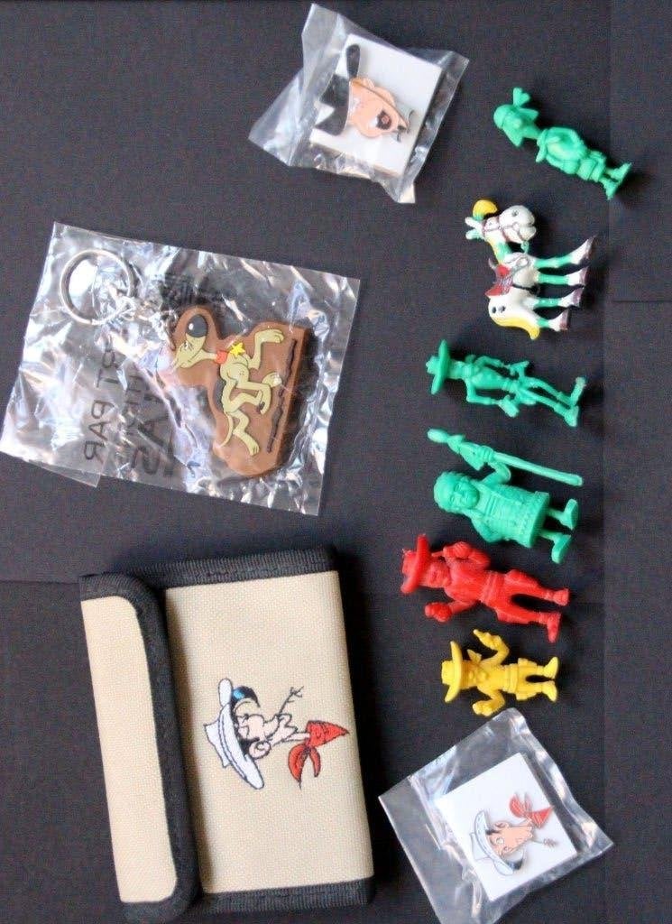 lot figurines pins portefeuille sleutelhager Lucky Luke, Envoi, Comme neuf