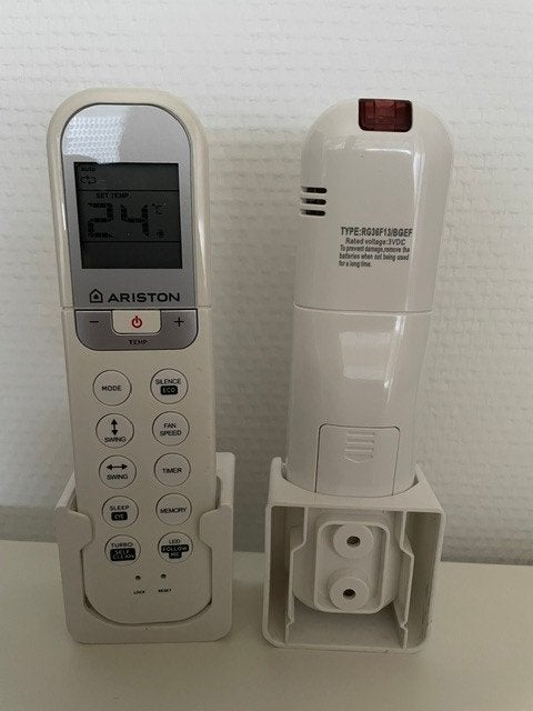 Ariston afstandsbediening voor airco (2x), Huis en Inrichting, Overige Huis en Inrichting, Ophalen, Zo goed als nieuw