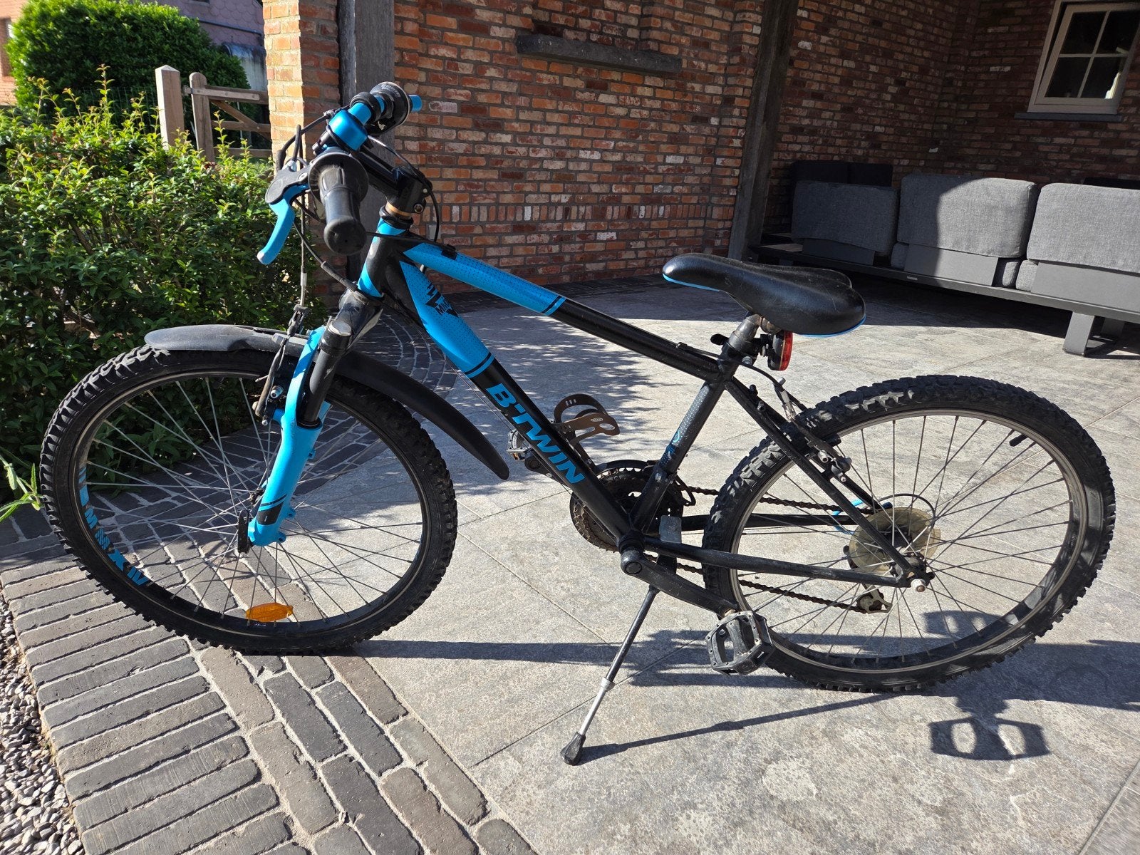 Rockrider 500 jongensfiets-blauw/zwart-zeer goed in staat, Fietsen en Brommers, Velgrem, B-Twin, Versnellingen, Ophalen of Verzenden