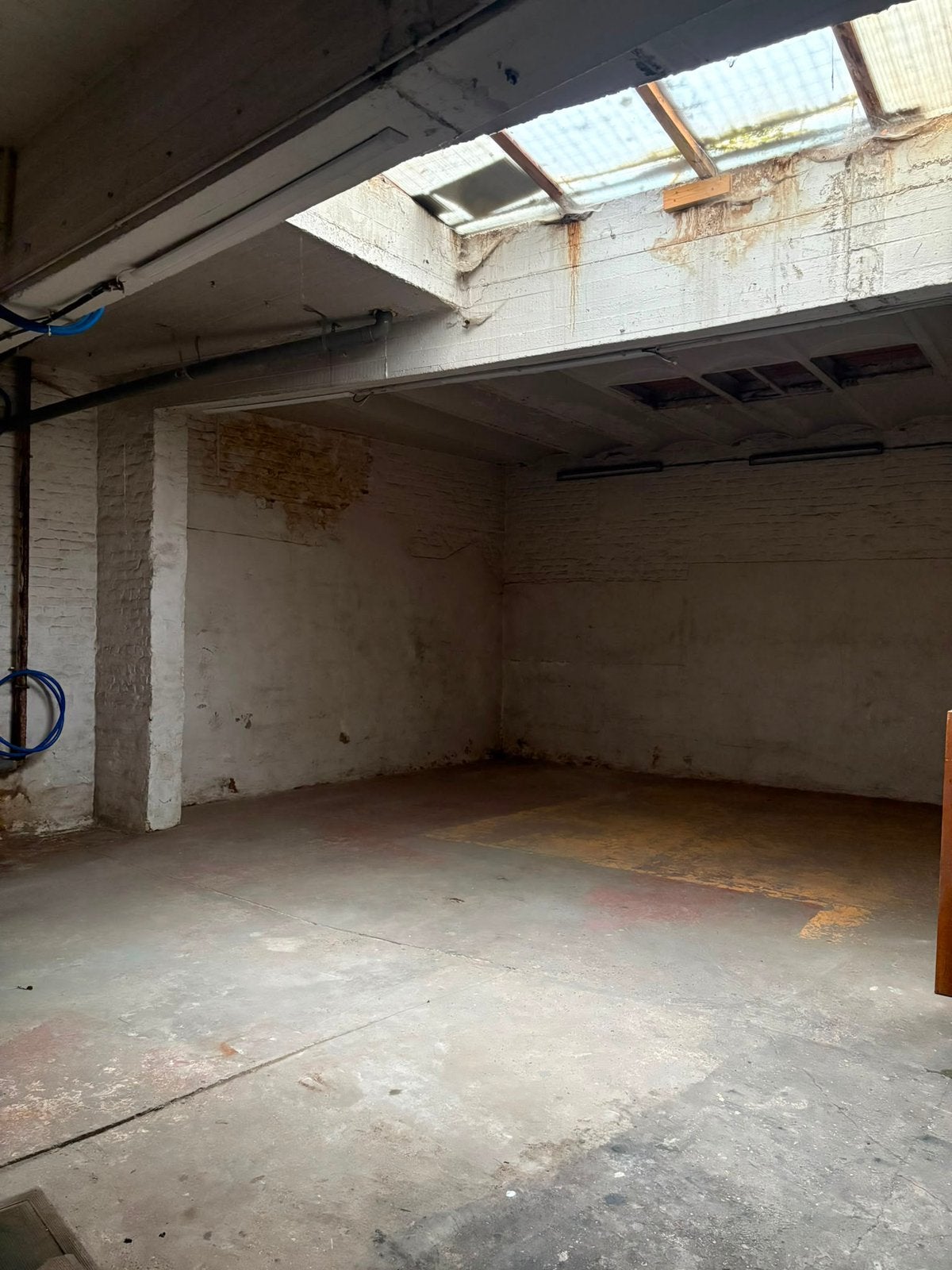 Depot 1400m2 seulement pour du stockage, Immo