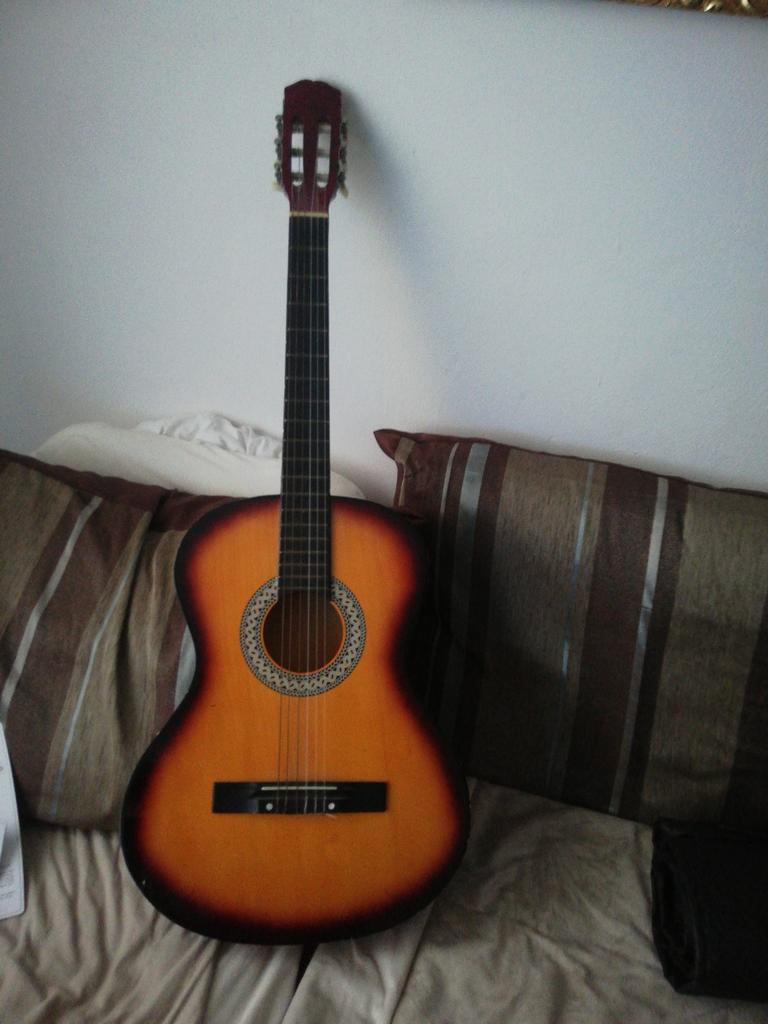 Guitare espagnole, Musique & Instruments, Enlèvement