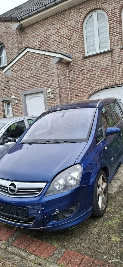 Opel Zafira 1.8 essence – 2009 -- Pour pièces ou à réparer, Auto's, Blauw, 7 zetels, 5 deurs, Particulier