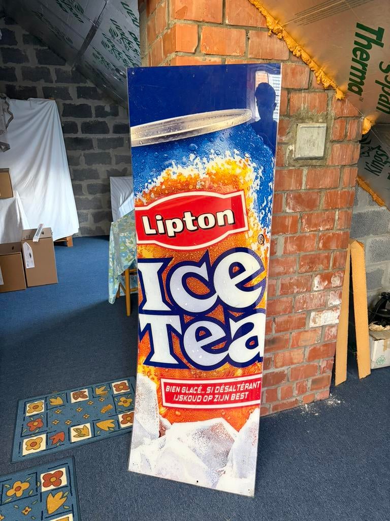 Voorkant van een drank automaat - Ice Tea - jaren 2000, Ophalen