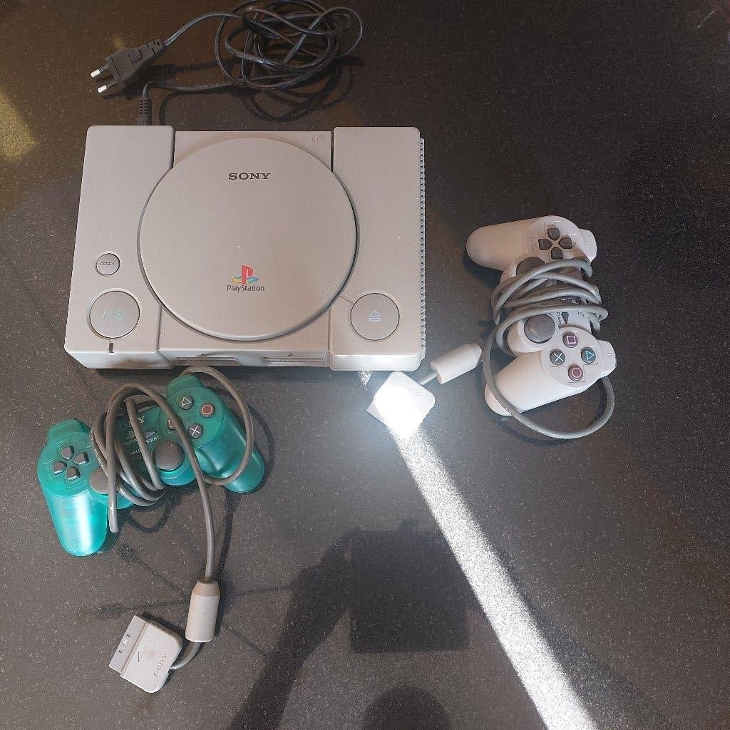 play station 1, Consoles de jeu & Jeux vidéo, Enlèvement, Utilisé, Avec 2 manettes, Avec carte mémoire