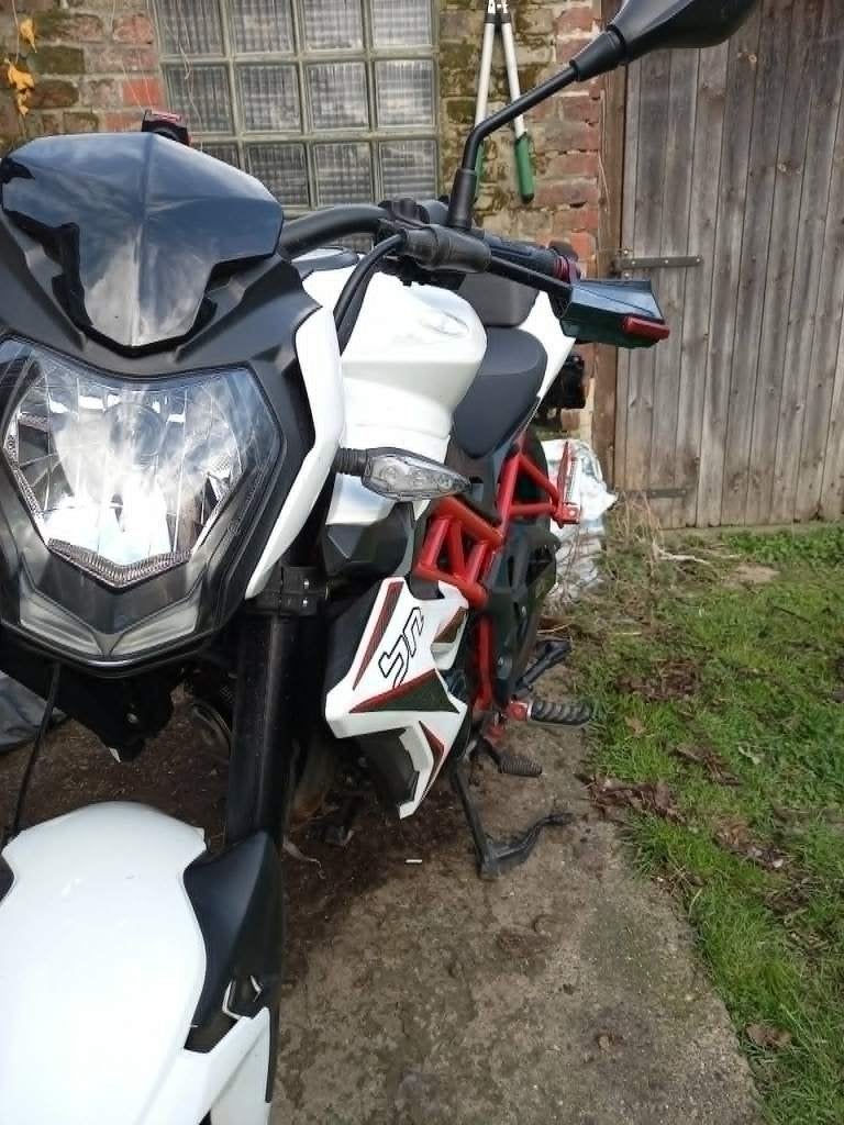 moto benelli 125, Motoren, Occasion, Particulier, 125 cc, 11 kW of minder
