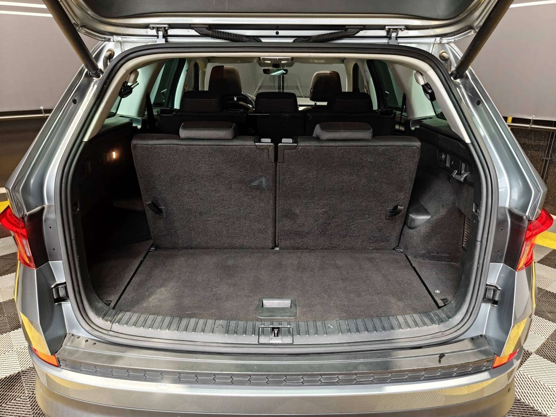 Skoda Kodiaq 1.5 TSI 7-zit/Pano/19 inch/CAM/Zetelverwarming/, Auto's, Automaat, Stof, 4 cilinders, 7 zetels