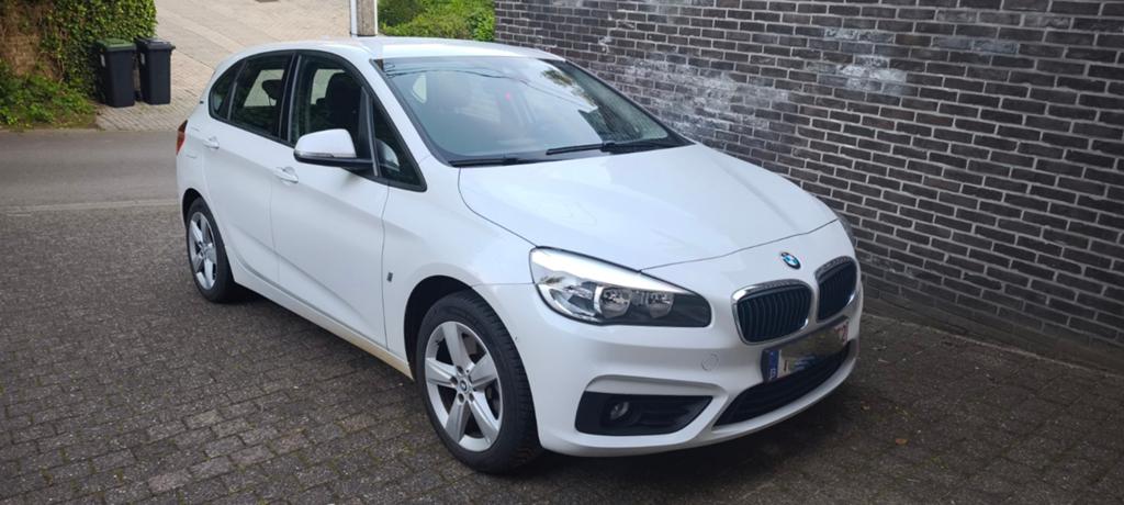 BMW 225xe iPerformance Active Tourer – 2017 | Wit |, Auto's, BMW, Automaat, Stof, Zwart, Wit