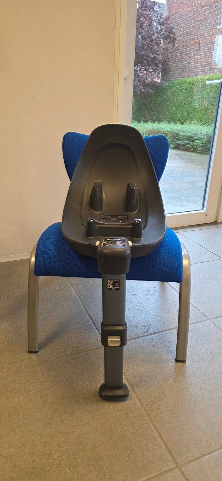 Cybex Base M i-Size – ISOFIX-basis, Ophalen