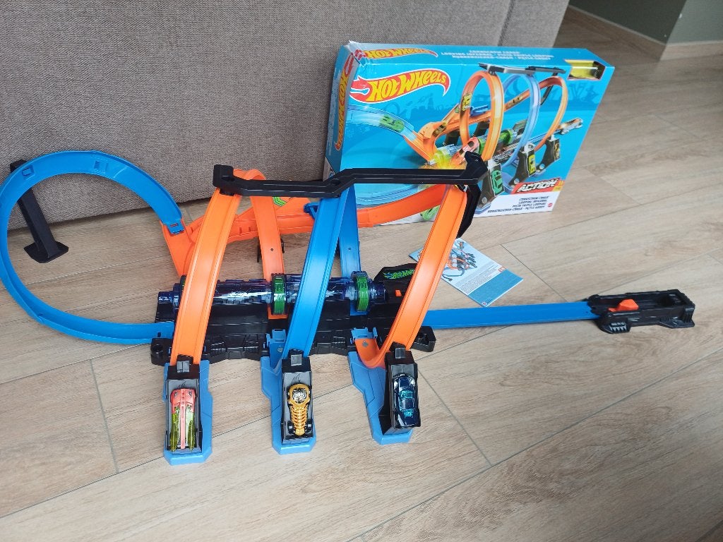 Hotwheels action corkscrew crash racebaan, Kinderen en Baby's, Speelgoed | Racebanen, Ophalen, Racebaan, Zo goed als nieuw, Hot Wheels