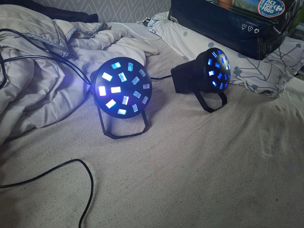 DISCO LIGHTS MET REMOTE – €15 – SNEL WEG!, Electroménager, Électroménager & Équipement Autre, Utilisé, Enlèvement ou Envoi