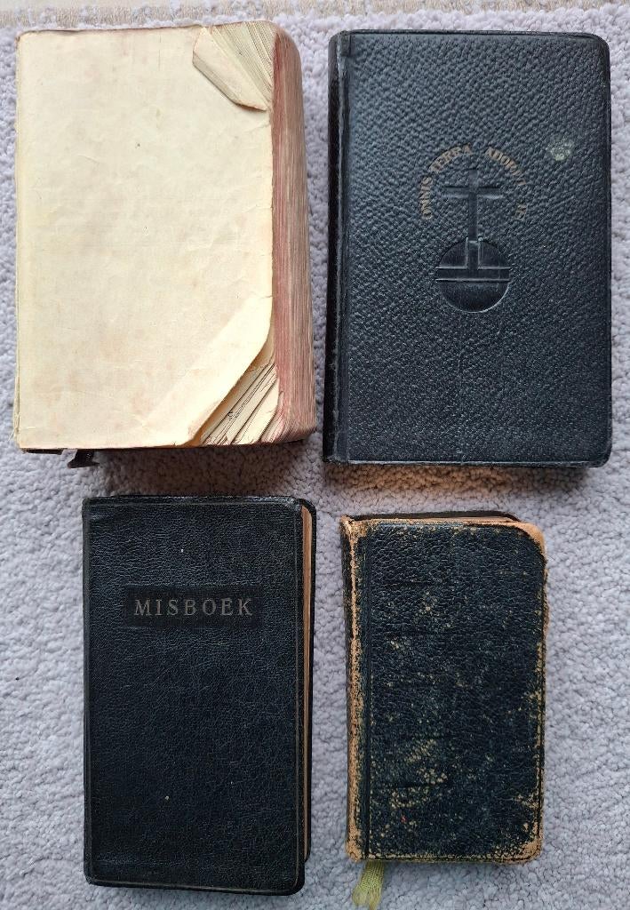 4 vintage bijbels (1934/1939/1942/1948), Boeken, Ophalen of Verzenden