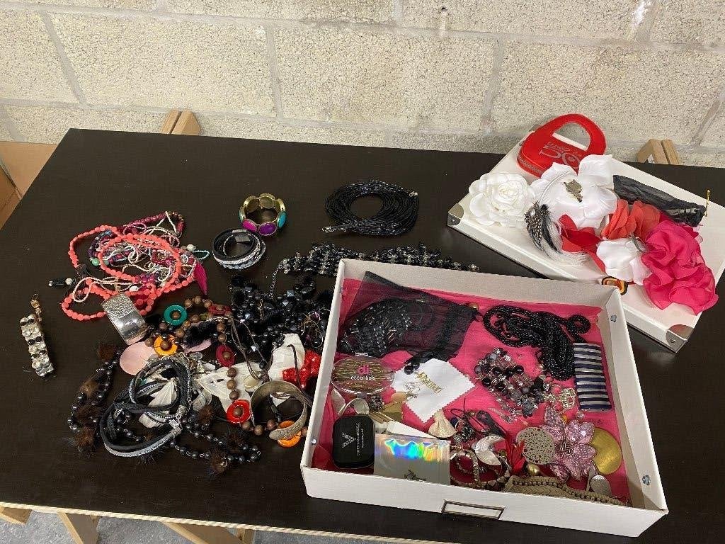 Gros lot de bijoux fantaisie & accessoires, Bijoux, Sacs & Beauté, Enlèvement, Utilisé, Noir, Argent