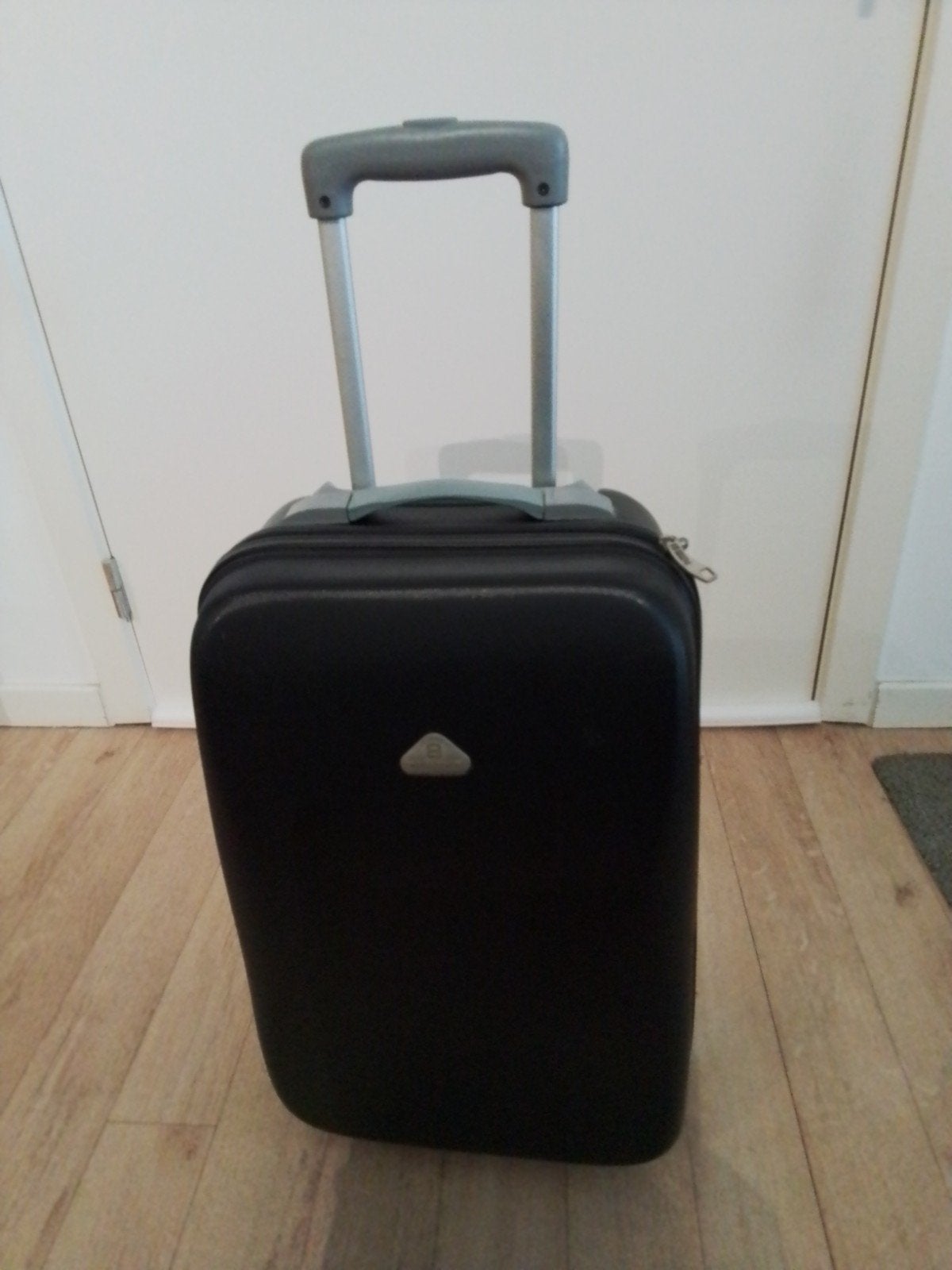 GEBRUIKTE KLEINE HANDBAGAGE TROLLEY KOFFER, Bijoux, Sacs & Beauté, Plastique dur, Moins de 35 cm, Enlèvement, Utilisé