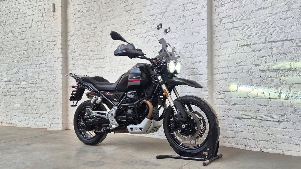 Édition 100e  d Moto Guzzi V85TT V85 TT @motomobilia, Motos, Poignées chauffantes, Tourisme, Entreprise, Plus de 35 kW