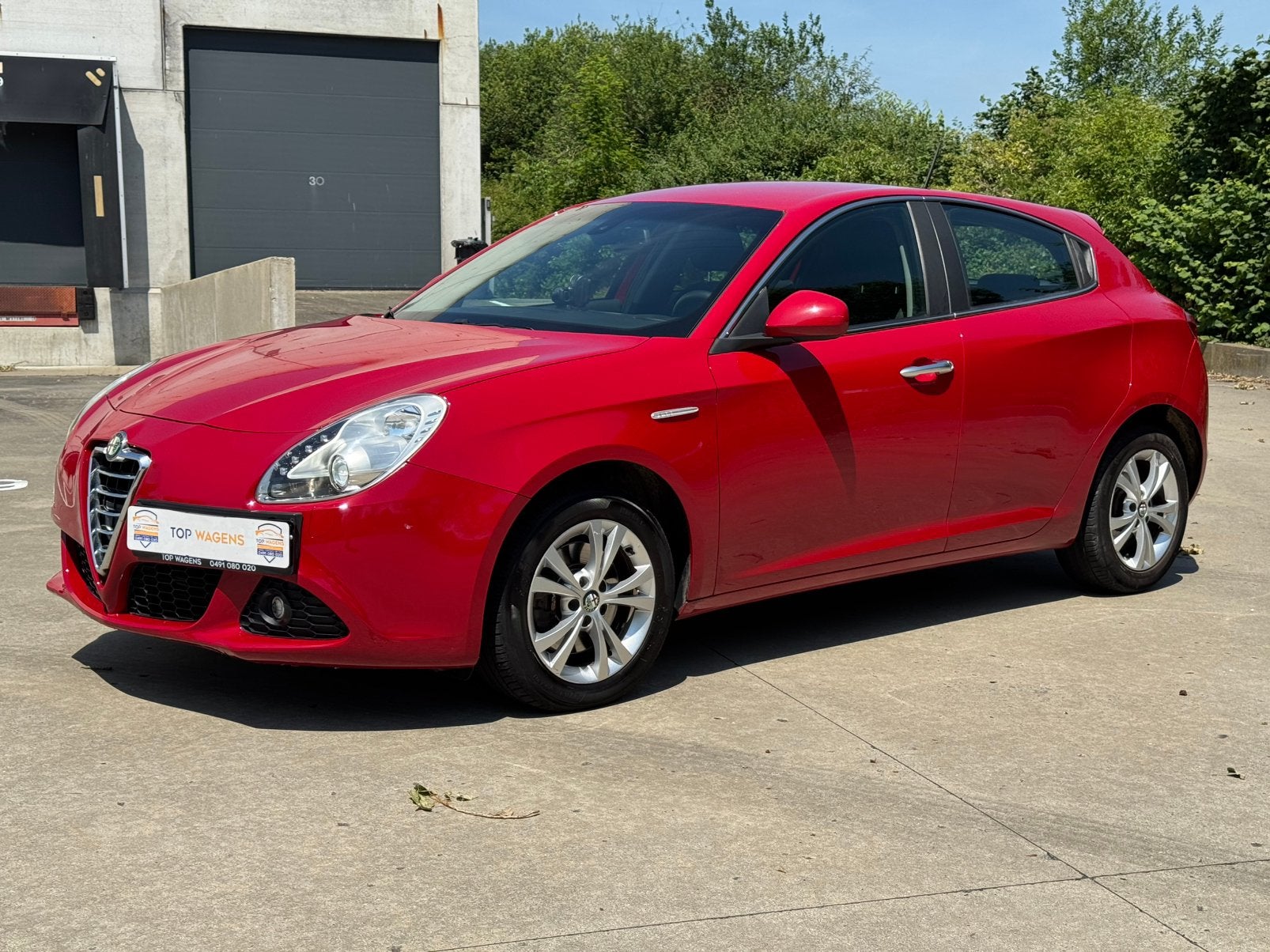 ALFA ROMEO GIULIETTA / AUTOMAAT! /EERSTE EIGENAAR! /GEKEURD!, Auto's, Alfa Romeo, Stof, Zwart, Voorwielaandrijving, Automaat
