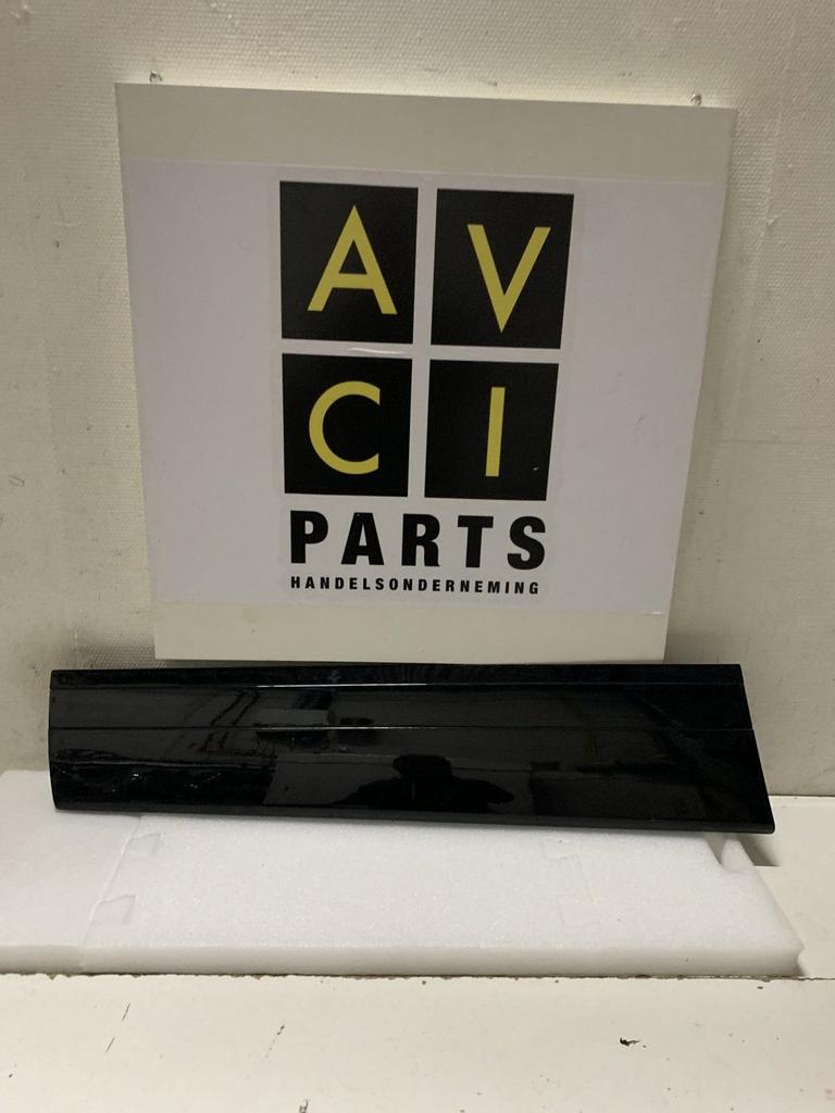 Range Rover stootstrip deurlijst  linksvoor J8A2-21056-B, -, -, Ophalen of Verzenden, -